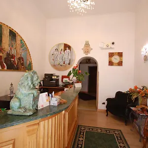 κάντε κράτηση εδώ